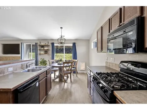 153 Quincy Avenue Roseburg OR 97471