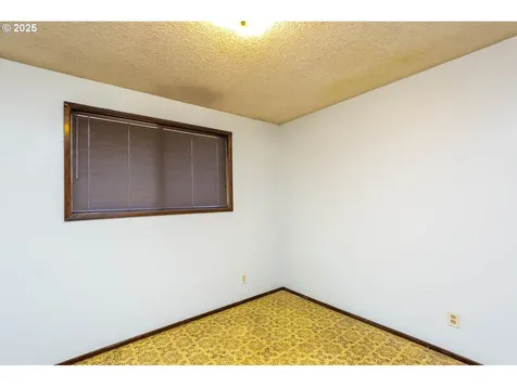 47711 Commercial Street Oakridge OR 97463