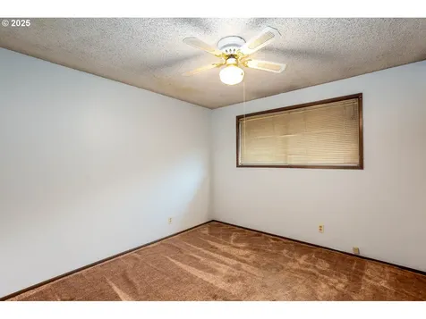 47711 Commercial Street Oakridge OR 97463