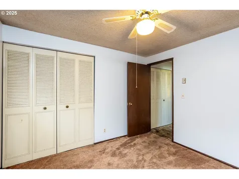 47711 Commercial Street Oakridge OR 97463