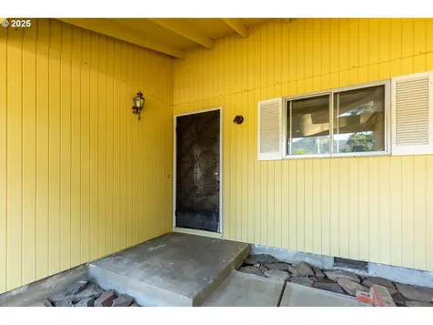 47711 Commercial Street Oakridge OR 97463