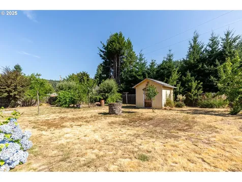 47711 Commercial Street Oakridge OR 97463