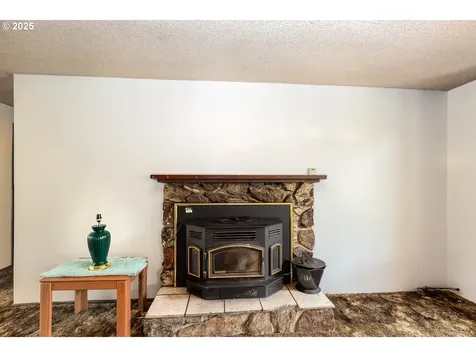 47711 Commercial Street Oakridge OR 97463
