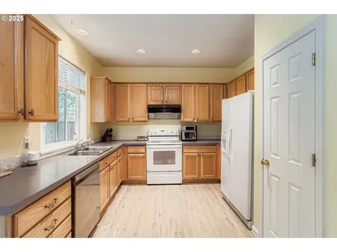 555 NW Hertel Street Hillsboro OR 97124