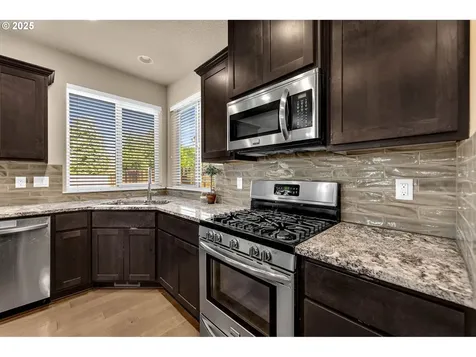15013 NW 25th Avenue Vancouver WA 98685