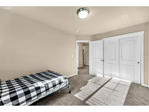 15013 NW 25th Avenue Vancouver WA 98685
