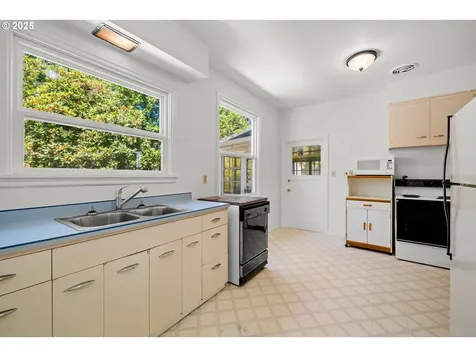 3967 SE Taylor Street Portland OR 97214