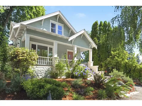 1607 NE Morgan Street Portland OR 97211