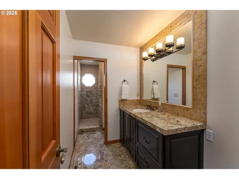 25325 NE Butteville Road Aurora OR 97002