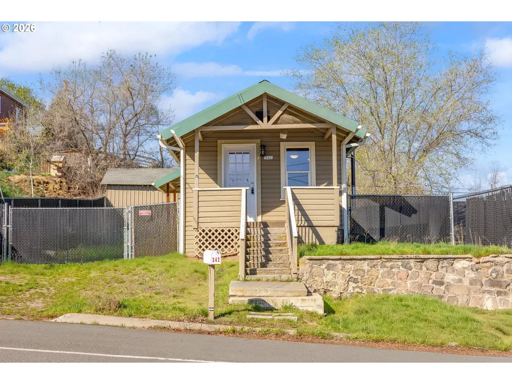 342 SE 7th Street Madras OR 97741
