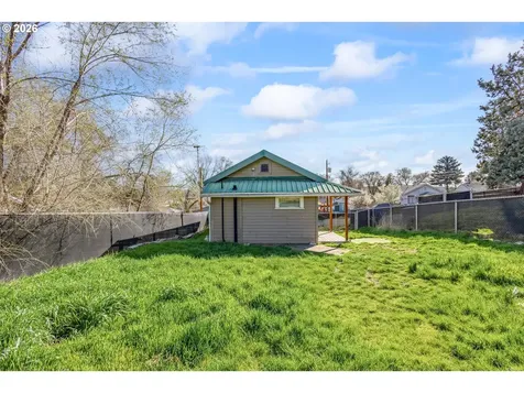 342 SE 7th Street Madras OR 97741