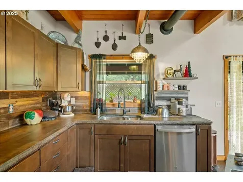 823 Terrace Drive Scotts Mills OR 97375