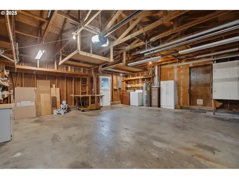 4004 Elmwood Street Tillamook OR 97141