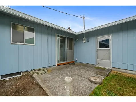 4004 Elmwood Street Tillamook OR 97141