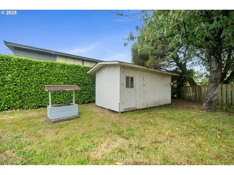 4004 Elmwood Street Tillamook OR 97141