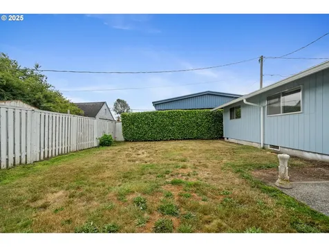 4004 Elmwood Street Tillamook OR 97141