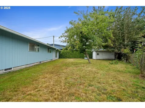 4004 Elmwood Street Tillamook OR 97141