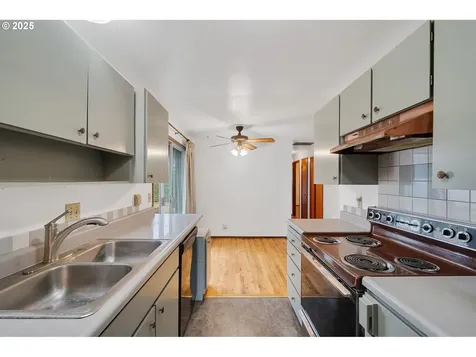 4004 Elmwood Street Tillamook OR 97141