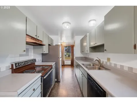 4004 Elmwood Street Tillamook OR 97141