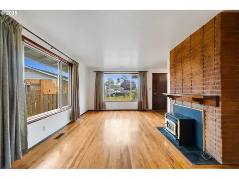 4004 Elmwood Street Tillamook OR 97141
