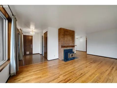 4004 Elmwood Street Tillamook OR 97141