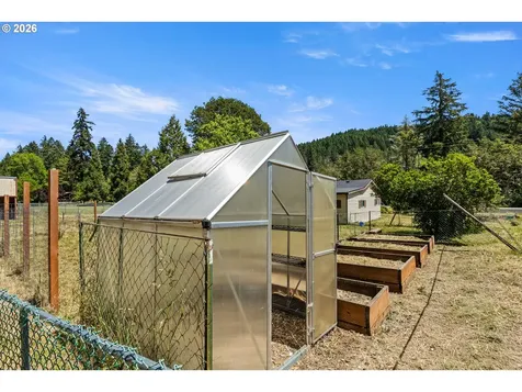 21138 N Umpqua Highway Idleyld Park OR 97447