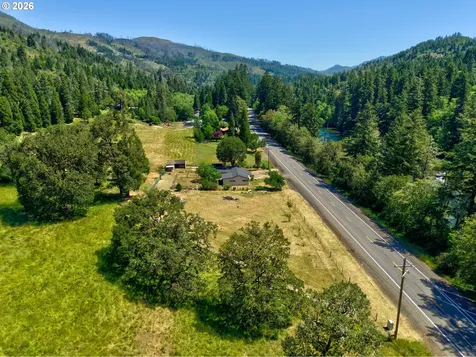 21138 N Umpqua Highway Idleyld Park OR 97447