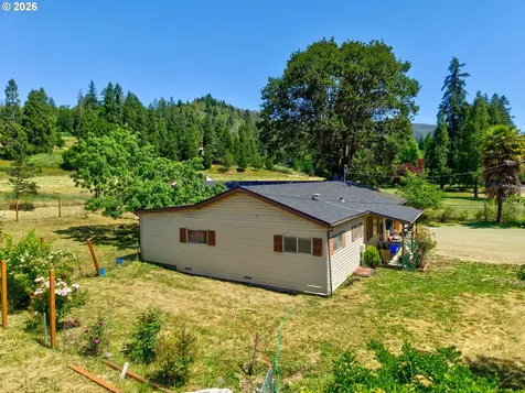21138 N Umpqua Highway Idleyld Park OR 97447