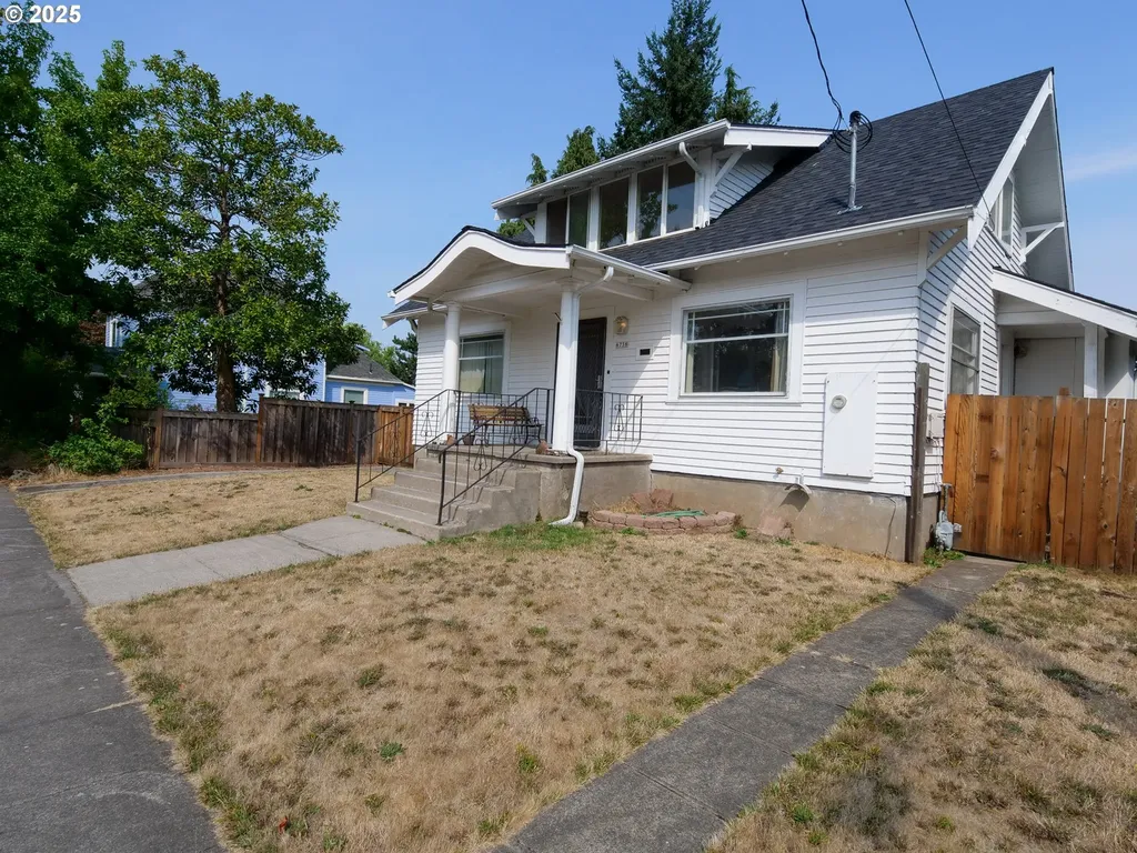 6738 N Oatman Avenue Portland OR 97217