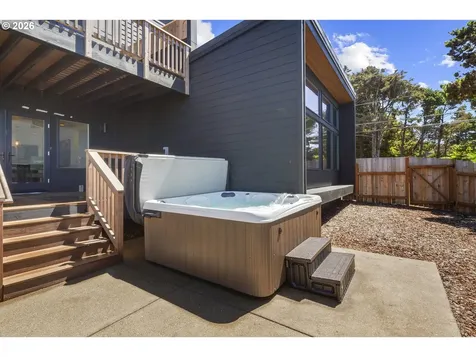 1735 NW 39th Street Lincoln City OR 97367