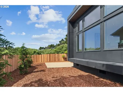 1735 NW 39th Street Lincoln City OR 97367