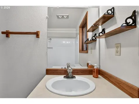 533 SW 13th Avenue Canby OR 97013
