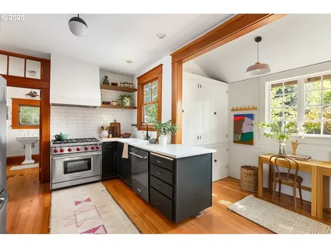 4416 SE Clay Street Portland OR 97215
