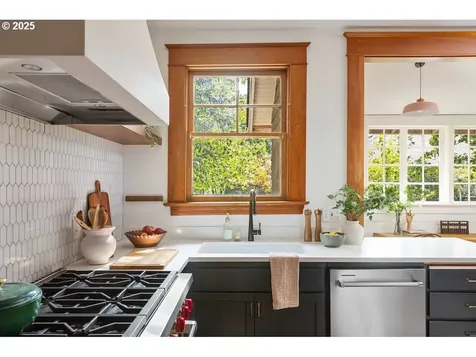 4416 SE Clay Street Portland OR 97215