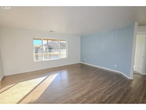 198 NE Plum Ridge Drive Winston OR 97496