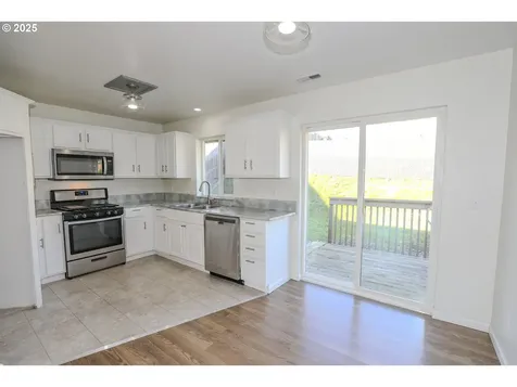 198 NE Plum Ridge Drive Winston OR 97496