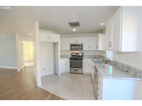 198 NE Plum Ridge Drive Winston OR 97496