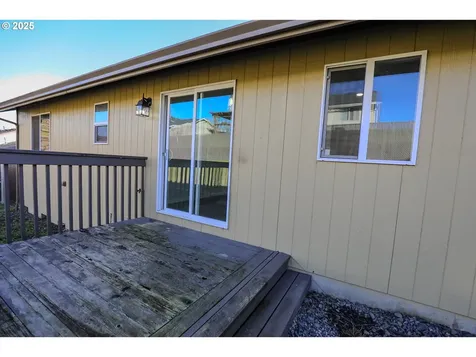 198 NE Plum Ridge Drive Winston OR 97496