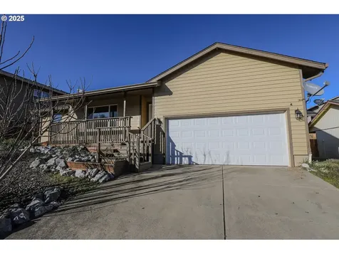 198 NE Plum Ridge Drive Winston OR 97496