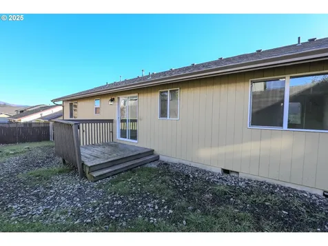 198 NE Plum Ridge Drive Winston OR 97496