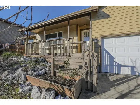 198 NE Plum Ridge Drive Winston OR 97496