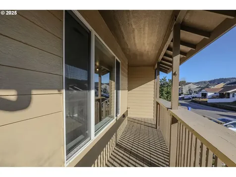 198 NE Plum Ridge Drive Winston OR 97496