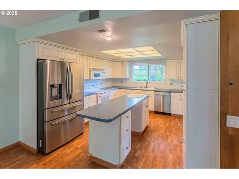 5608 NE Salmon Creek Street Vancouver WA 98686