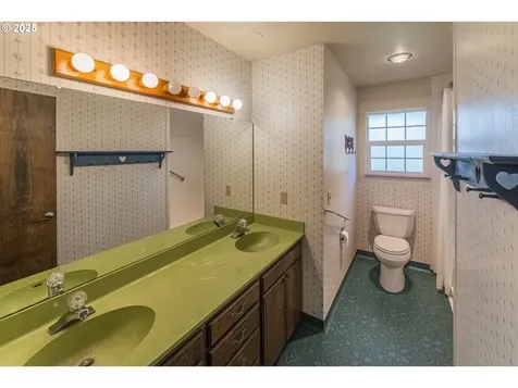 5608 NE Salmon Creek Street Vancouver WA 98686