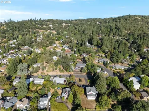 1047 SE Main Street Roseburg OR 97470