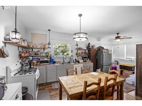 1047 SE Main Street Roseburg OR 97470