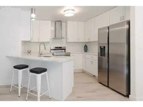 1006 NE Mariners Loop Portland OR 97211