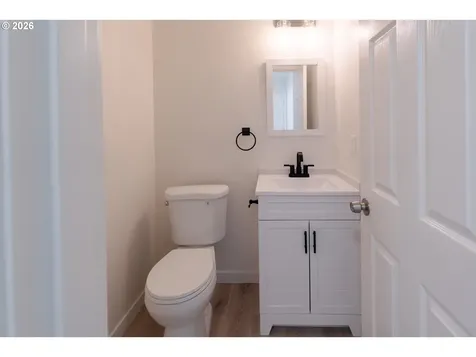 1006 NE Mariners Loop Portland OR 97211