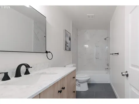 1006 NE Mariners Loop Portland OR 97211