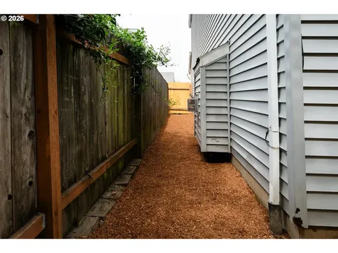 1006 NE Mariners Loop Portland OR 97211